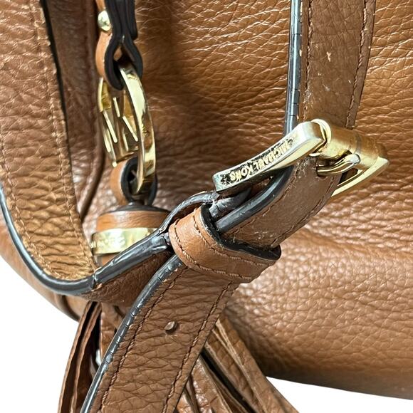 Michael Kors Crossbody Bag Pebbled Leather Fringe Tassel Gold Tone Hardware Logo - Picture 9 of 16